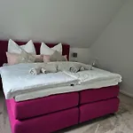 Schmallenberger Mauerbluemchen Apartment *